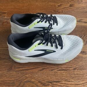 Brooks Ghose Max Men's White and Black Athletic Shoes